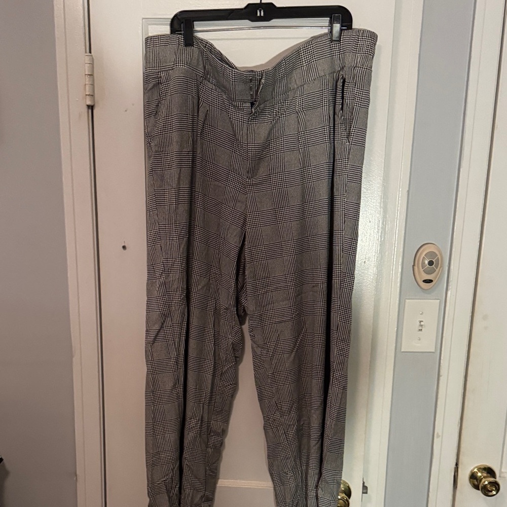 Women’s Torrid blk/wht houndstooth pants